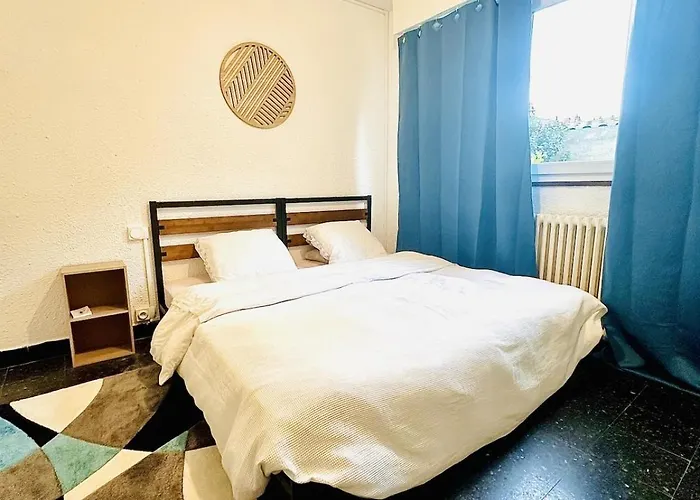 Les Fleurs De La Cite - T3 Parking Prive Et Terrasse Jardin Prive アパート *